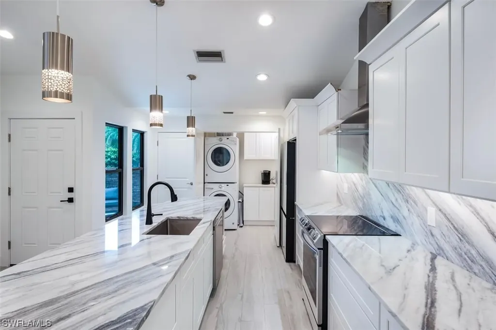 4014 Crayton Road Naples FL 34103