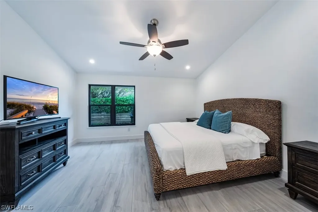 4014 Crayton Road Naples FL 34103