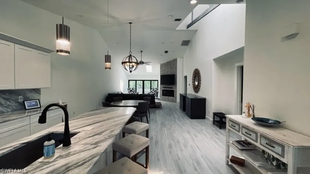 4014 Crayton Road Naples FL 34103