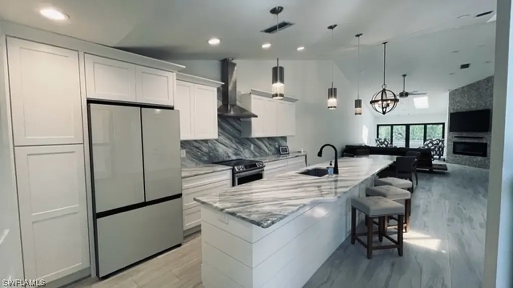 4014 Crayton Road Naples FL 34103