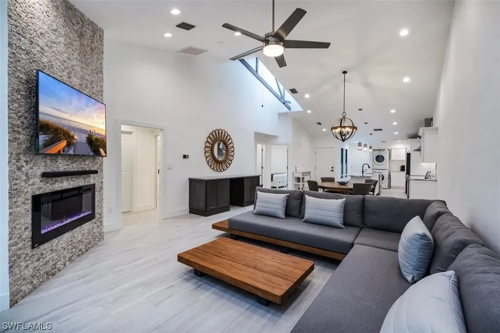 4014 Crayton Road Naples FL 34103