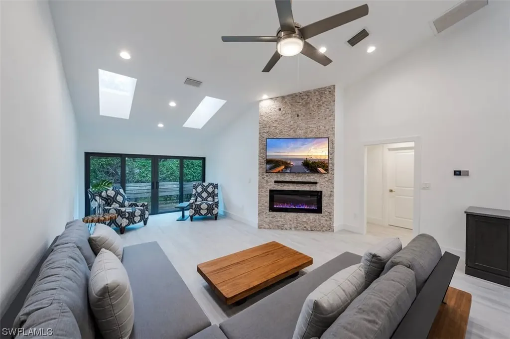 4014 Crayton Road Naples FL 34103