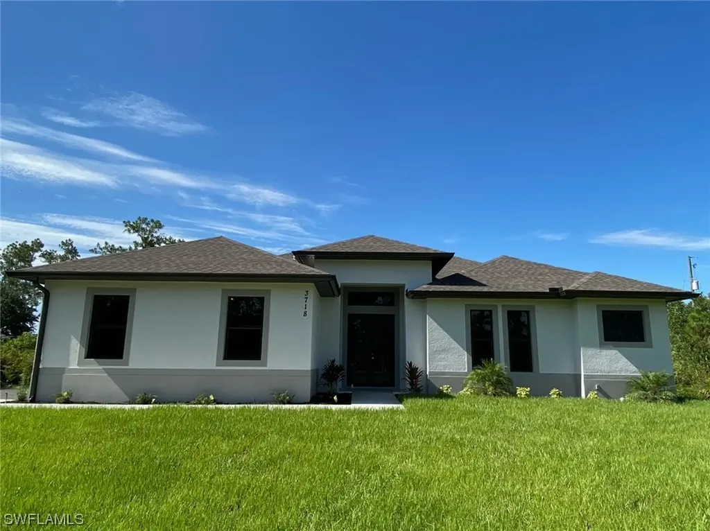 2372 6th Avenue NE Naples FL 34120
