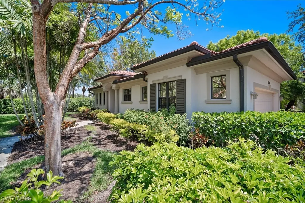 Naples FL, 1102 Medan Court S