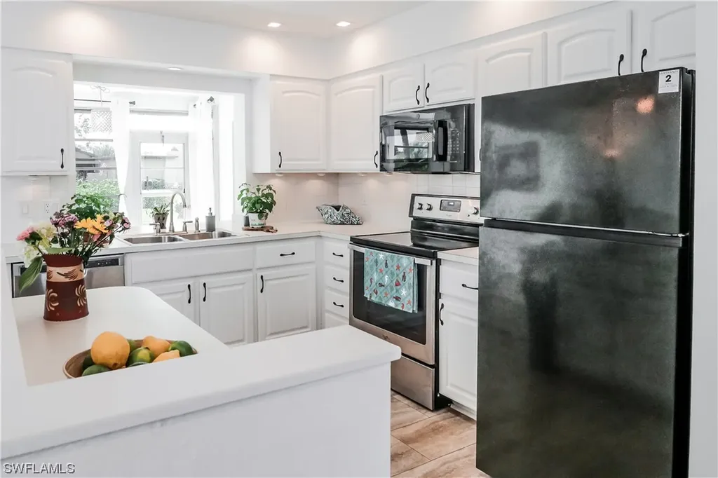 Naples FL, 4125 Lakewood Boulevard, Unit E-22