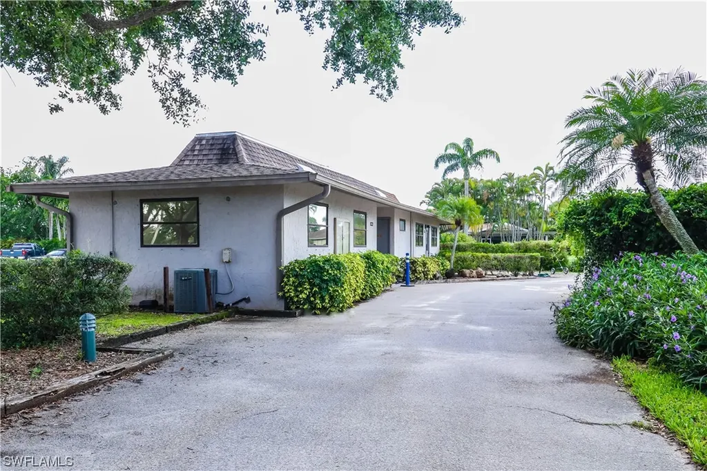 4125 Lakewood Boulevard Naples FL 34112
