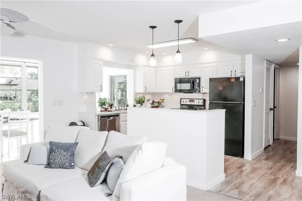 4125 Lakewood Boulevard Naples FL 34112