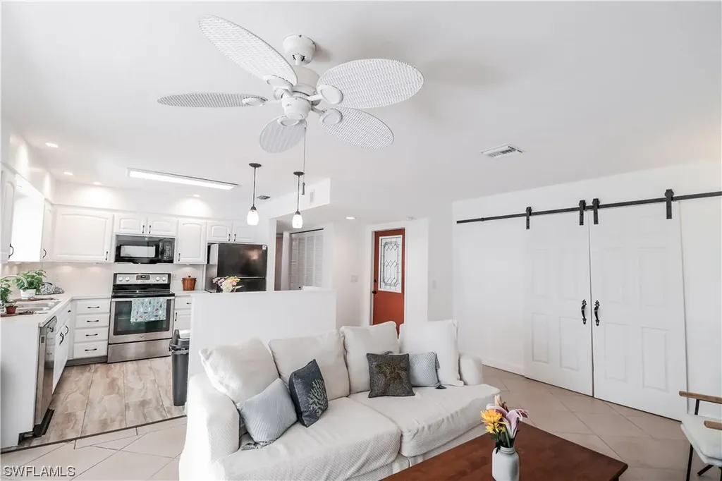 4125 Lakewood Boulevard Naples FL 34112