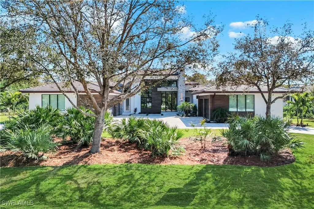 18 Caribbean Road Naples FL 34108
