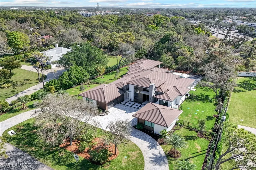 18 Caribbean Road Naples FL 34108