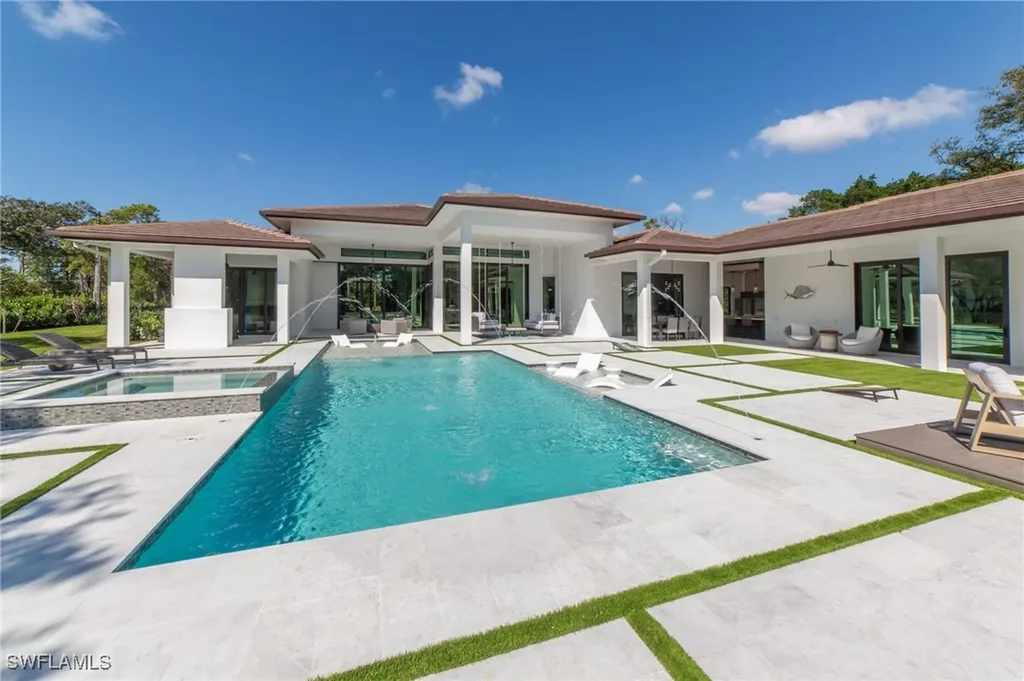 18 Caribbean Road Naples FL 34108