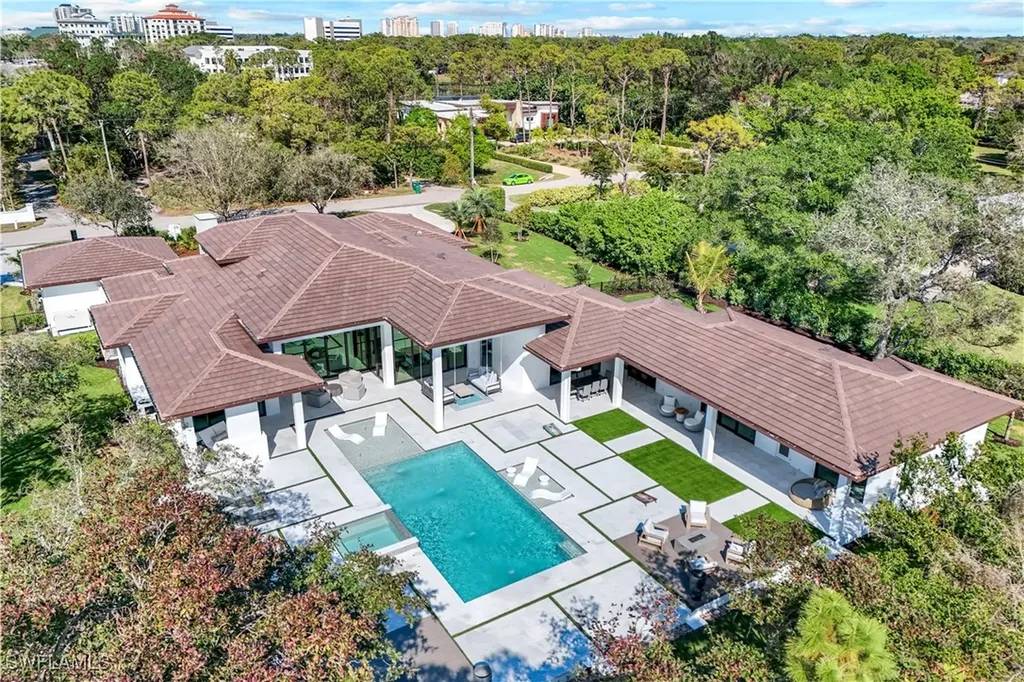18 Caribbean Road Naples FL 34108