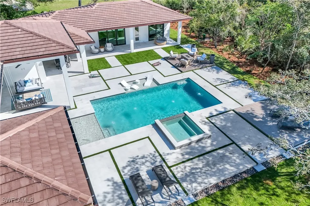 18 Caribbean Road Naples FL 34108