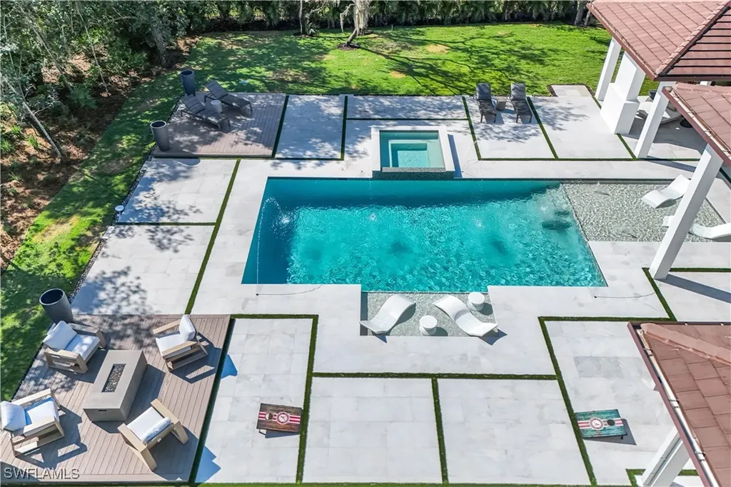 18 Caribbean Road Naples FL 34108