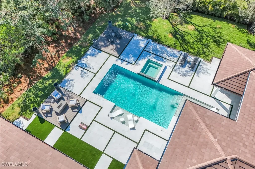 18 Caribbean Road Naples FL 34108