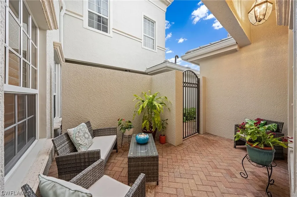 9231 Tesoro Lane Naples FL 34114