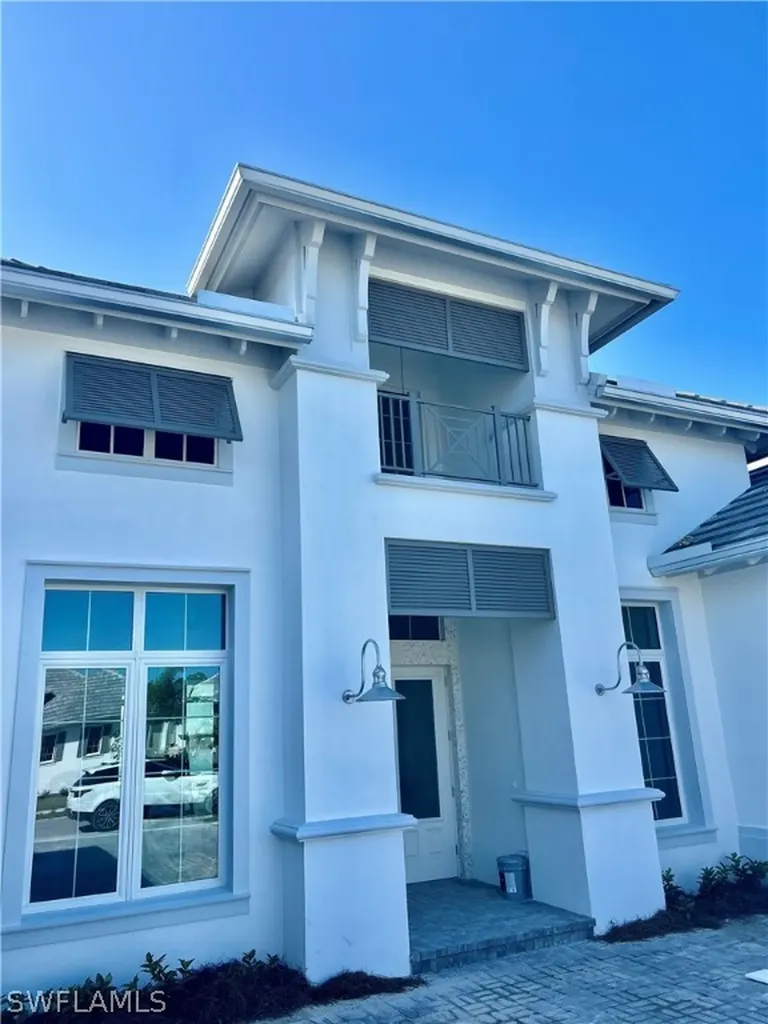 8828 Paradera Court Naples FL 34113