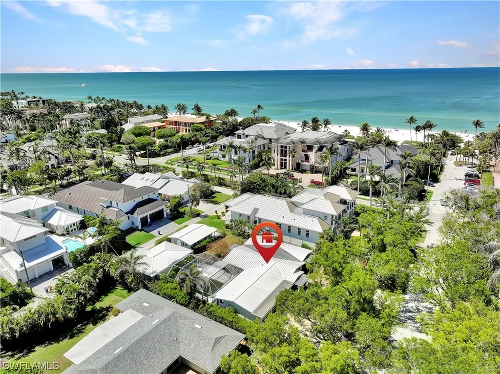 130 1st Avenue N Naples FL 34102