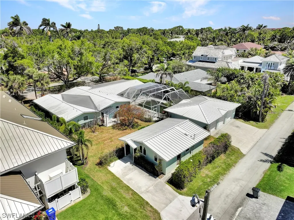 130 1st Avenue N Naples FL 34102