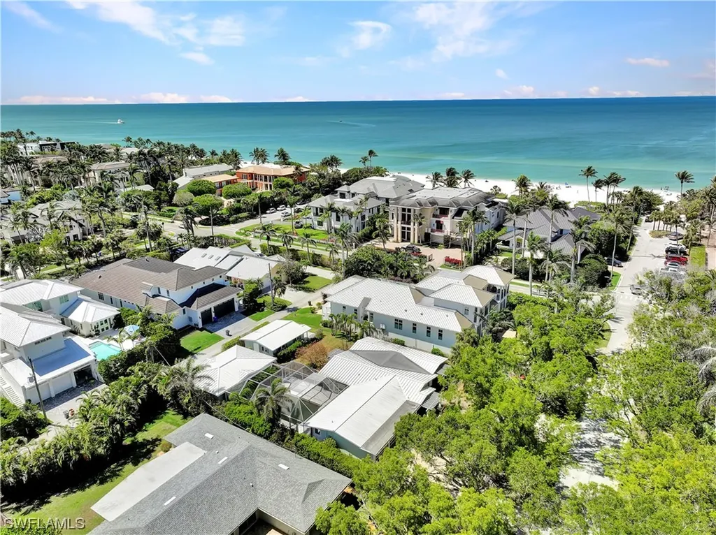 130 1st Avenue N Naples FL 34102