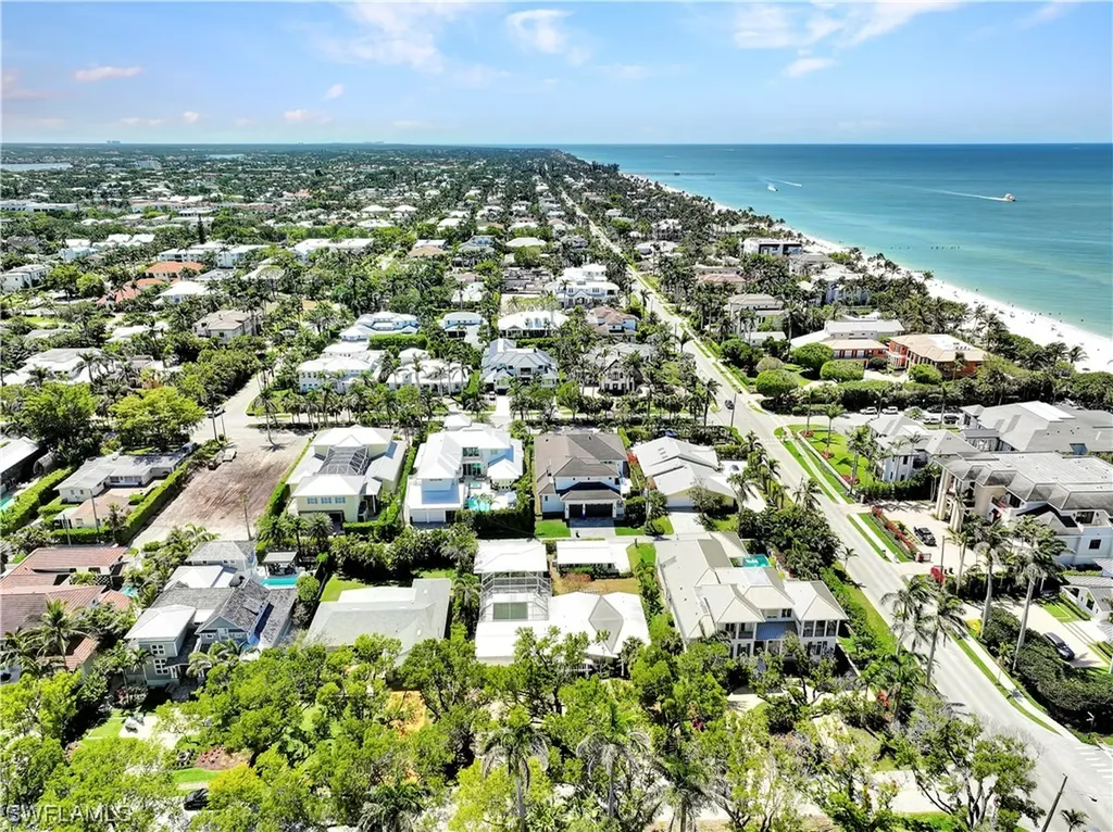 130 1st Avenue N Naples FL 34102