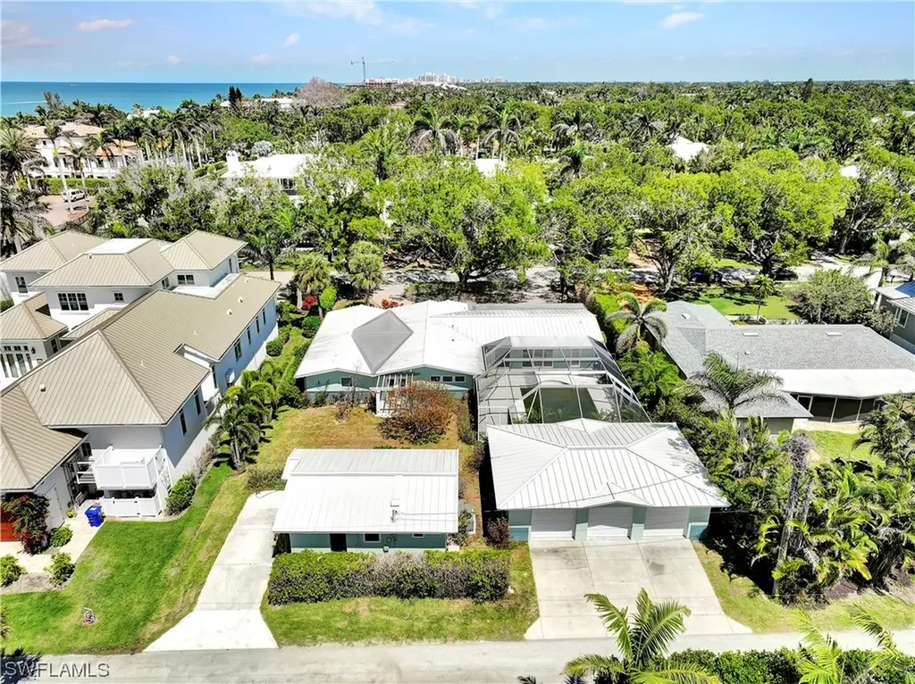 130 1st Avenue N Naples FL 34102