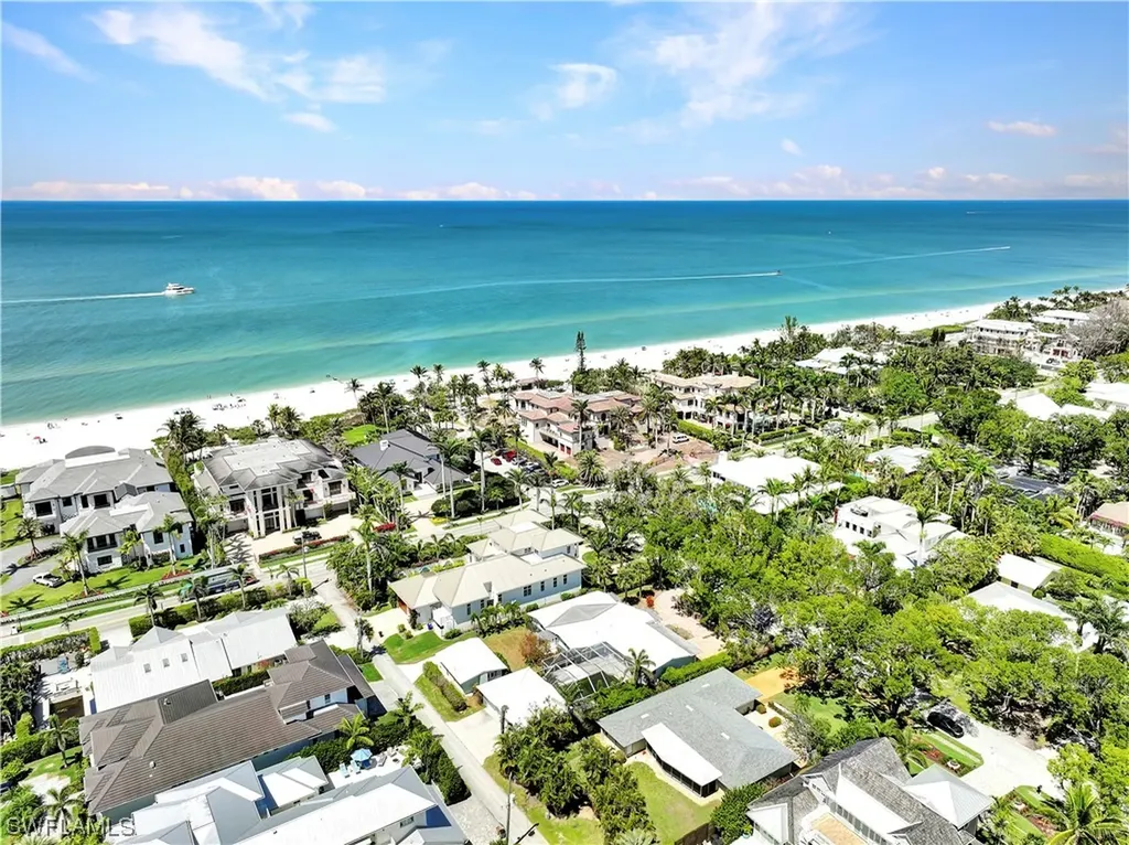 130 1st Avenue N Naples FL 34102