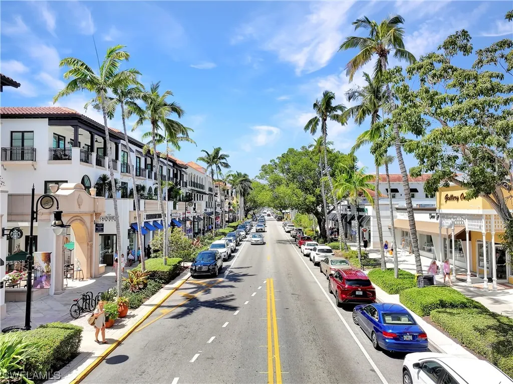 130 1st Avenue N Naples FL 34102