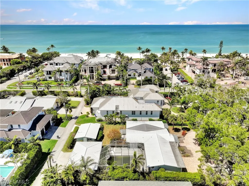 130 1st Avenue N Naples FL 34102