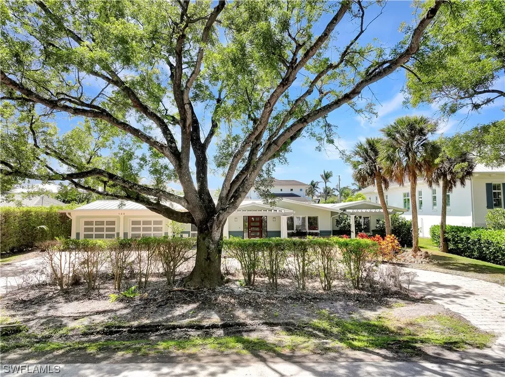 130 1st Avenue N Naples FL 34102