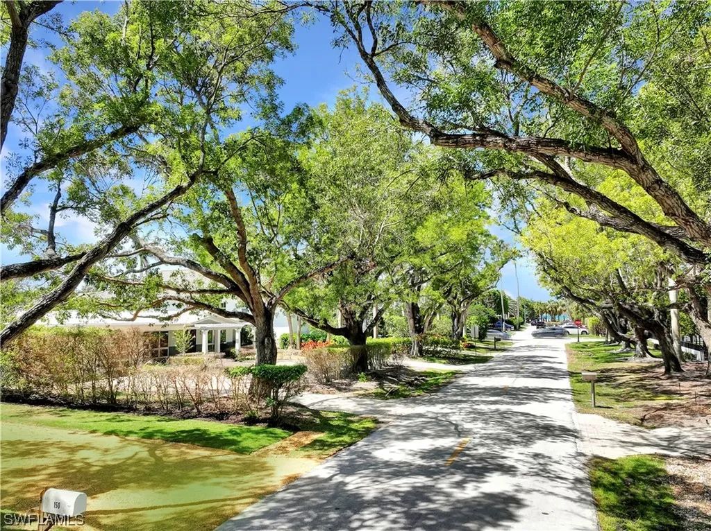 130 1st Avenue N Naples FL 34102