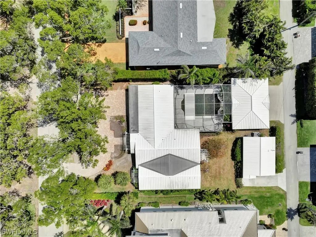 130 1st Avenue N Naples FL 34102