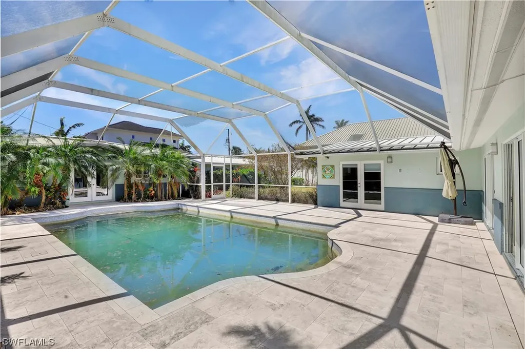 130 1st Avenue N Naples FL 34102