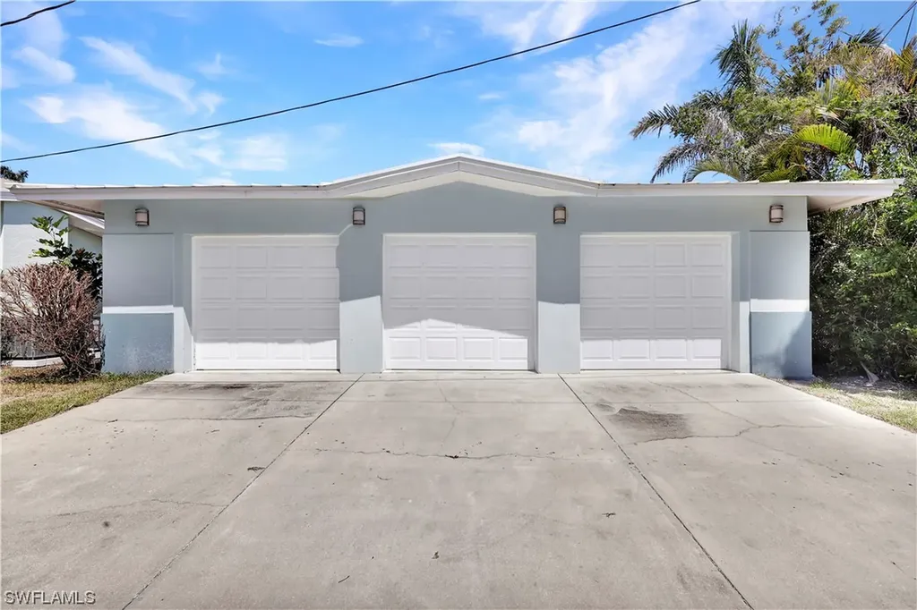 130 1st Avenue N Naples FL 34102