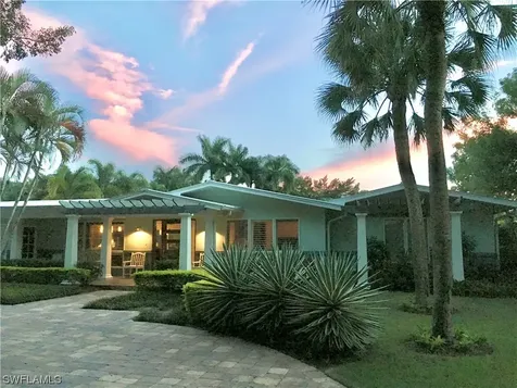 130 1ST Avenue N Naples FL 34102