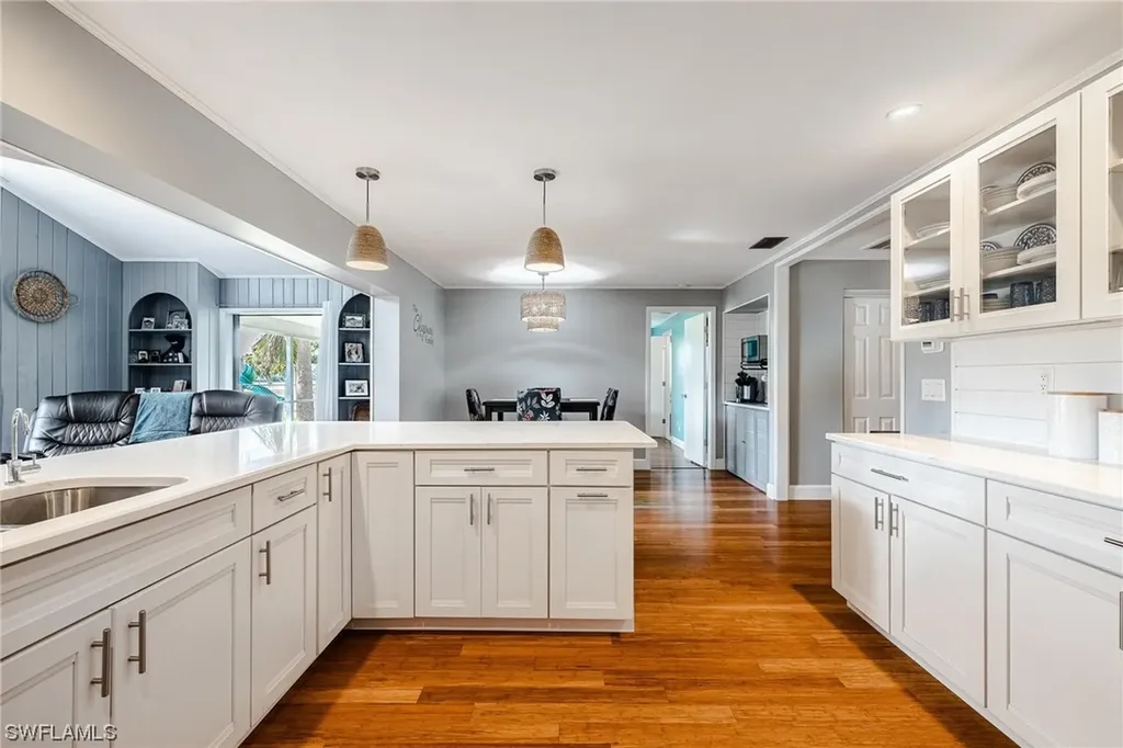 932 SE 4th Place Cape Coral FL 33990