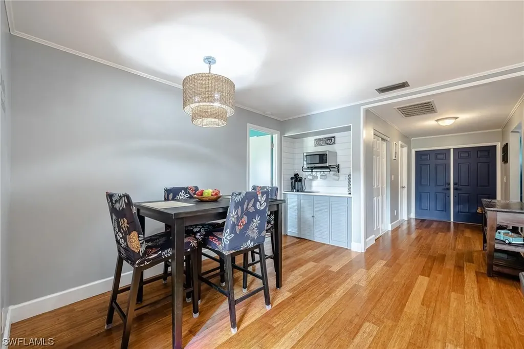 932 SE 4th Place Cape Coral FL 33990