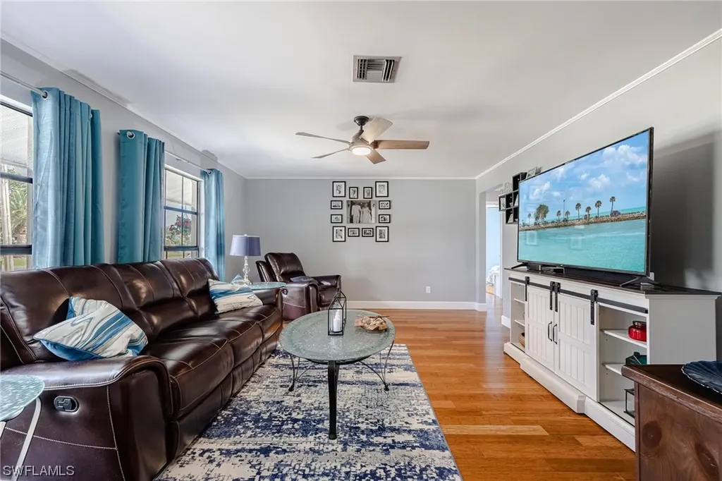 932 SE 4th Place Cape Coral FL 33990