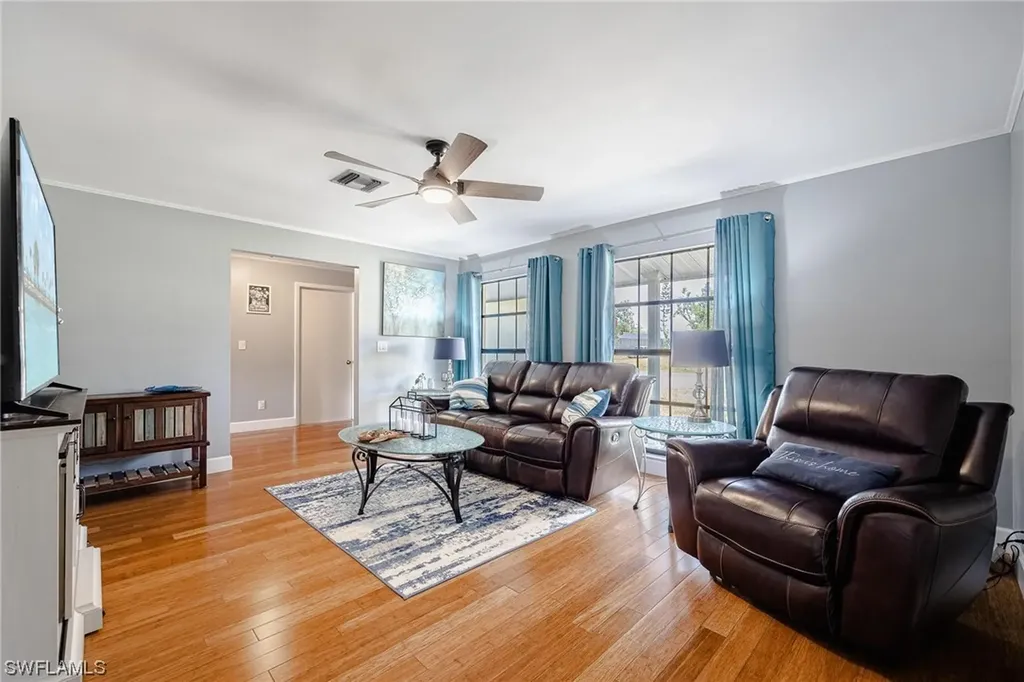 932 SE 4th Place Cape Coral FL 33990