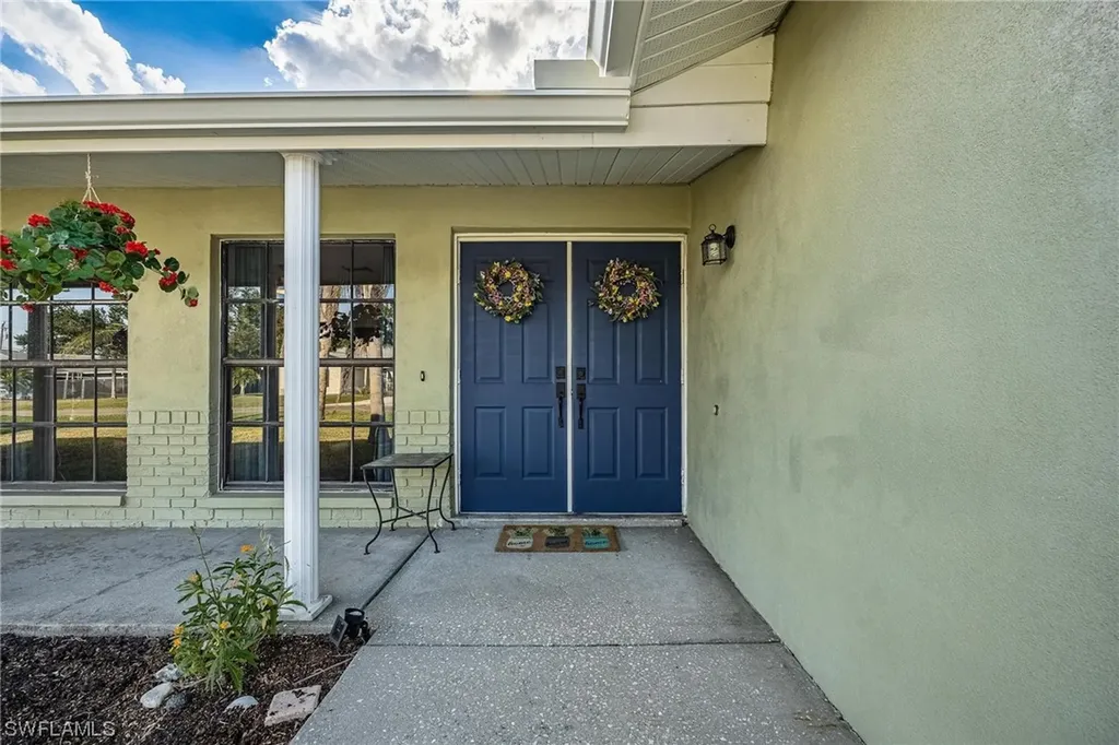 932 SE 4th Place Cape Coral FL 33990
