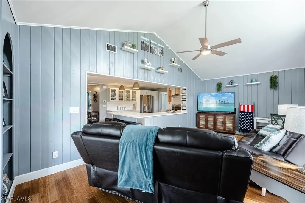 932 SE 4th Place Cape Coral FL 33990