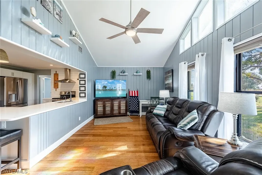 932 SE 4th Place Cape Coral FL 33990