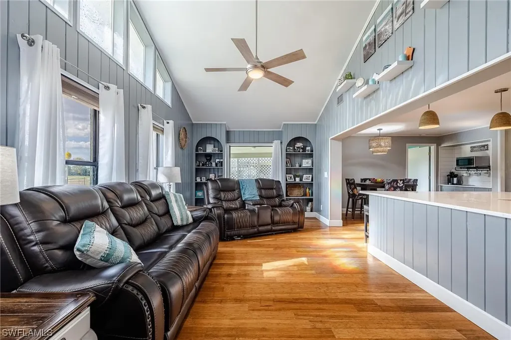 932 SE 4th Place Cape Coral FL 33990