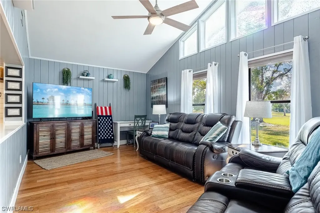 932 SE 4th Place Cape Coral FL 33990