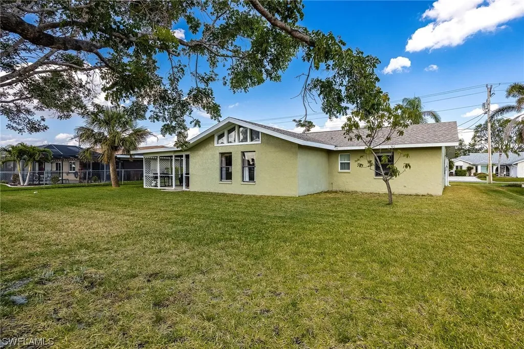 932 SE 4th Place Cape Coral FL 33990