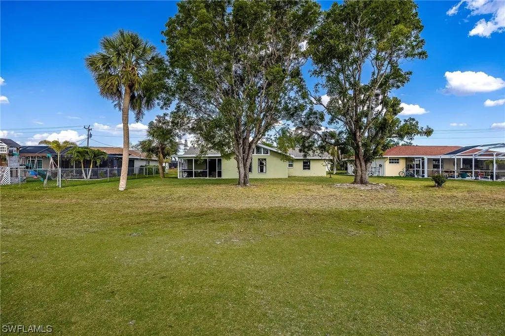 932 SE 4th Place Cape Coral FL 33990