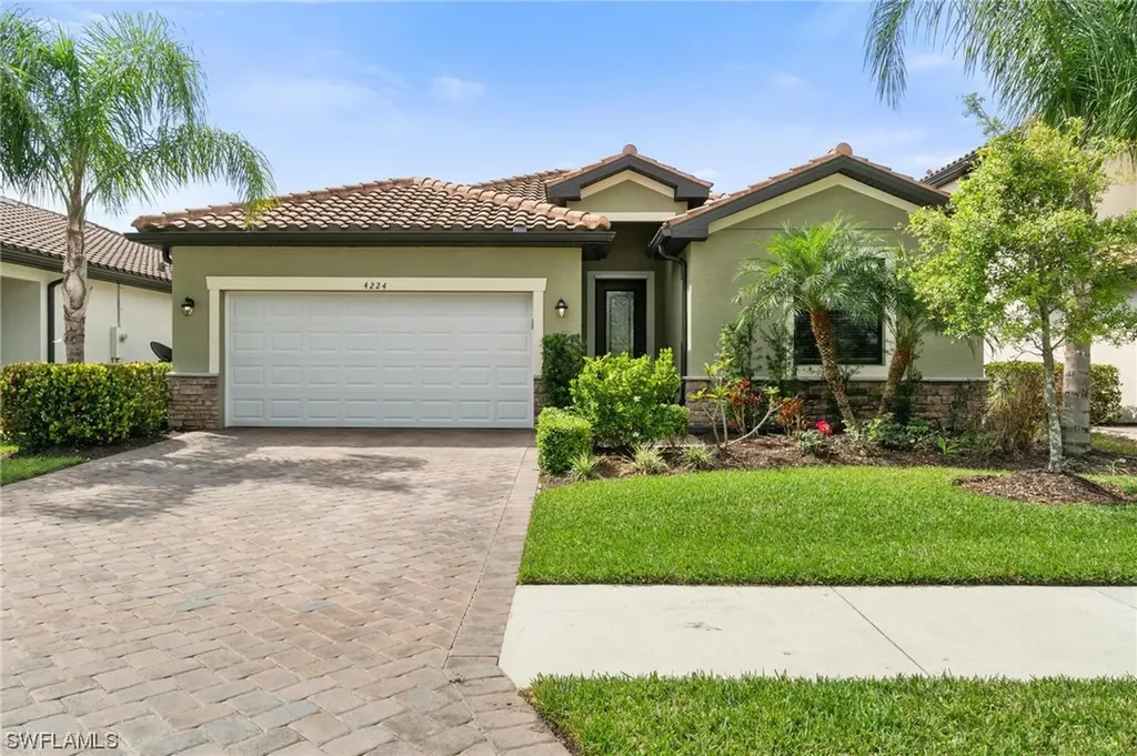 Naples FL, 4224 Raffia Palm Circle