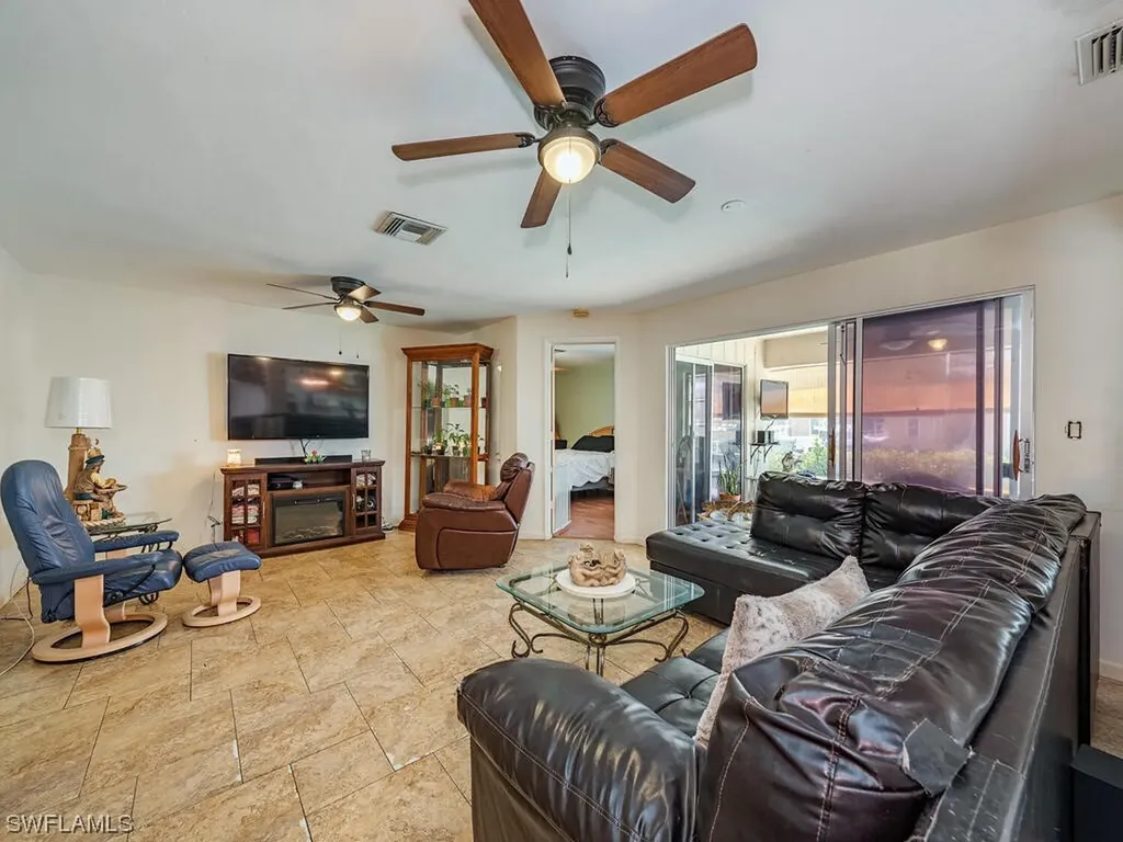 916 SE 35th Terrace Cape Coral FL 33904