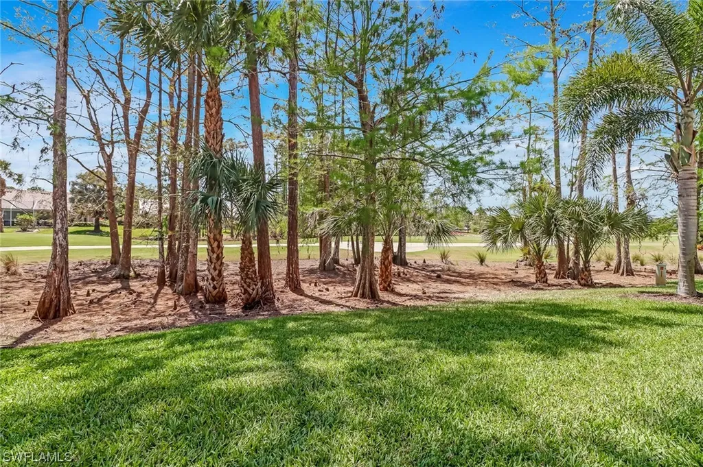 Naples FL, 6900 Dennis Circle, Unit J-105