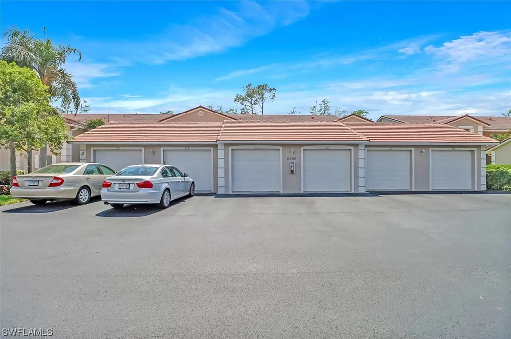 6900 Dennis Circle Naples FL 34104